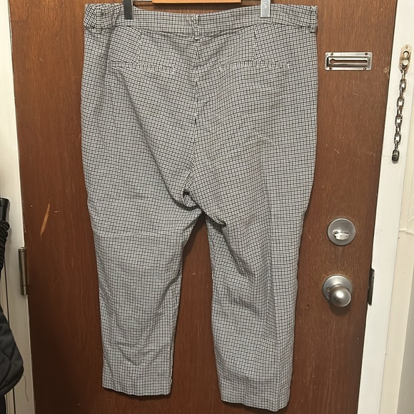 Old Navy High Rise Pixie Pants - Picture 5 of 6